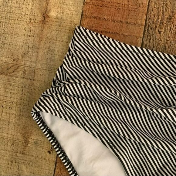 Cupshe women's size medium black and white striped high rise bikini bottom - Picture 6 of 7